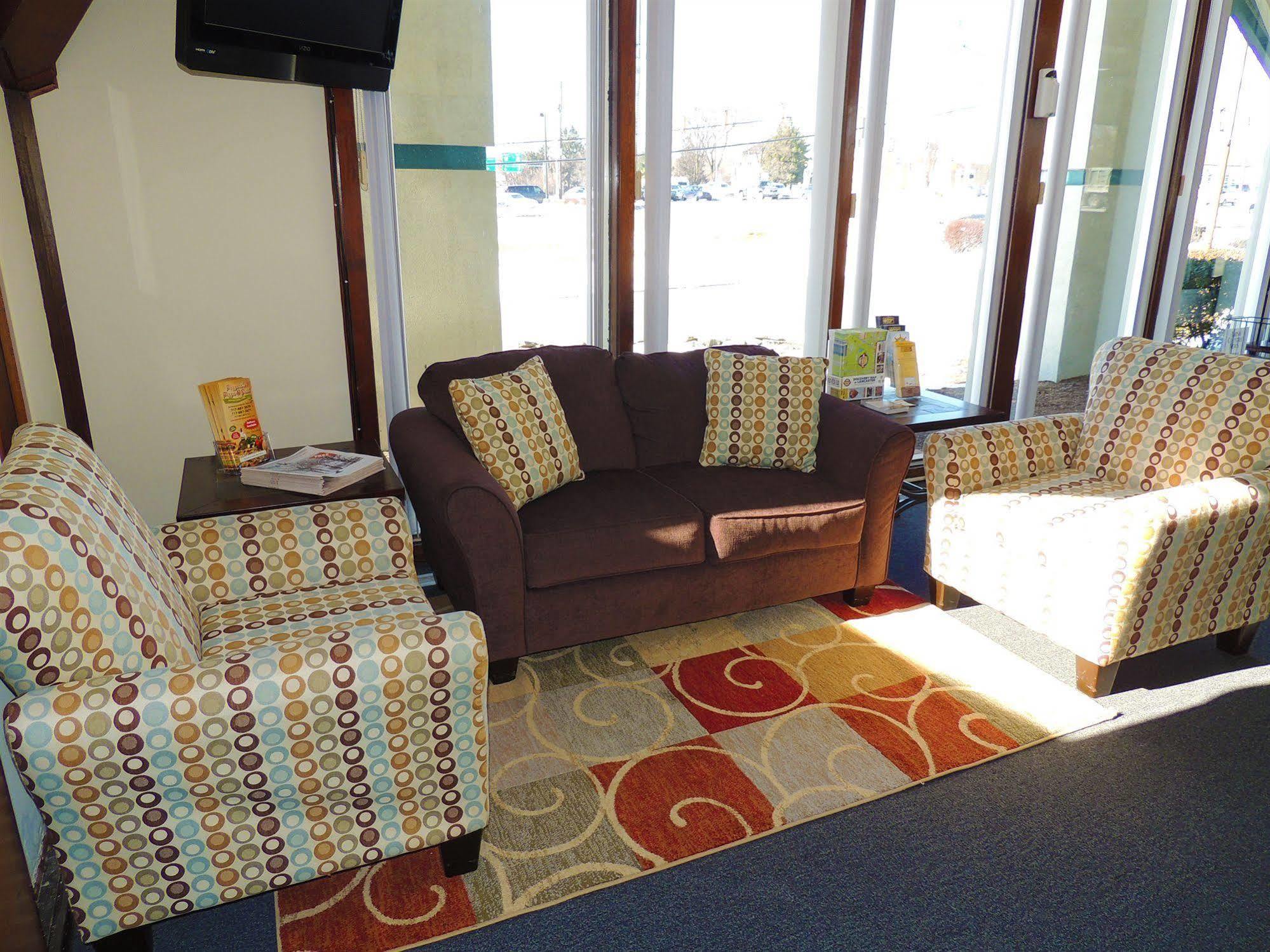 Budget Host Inn & Suites Fertility Екстер'єр фото