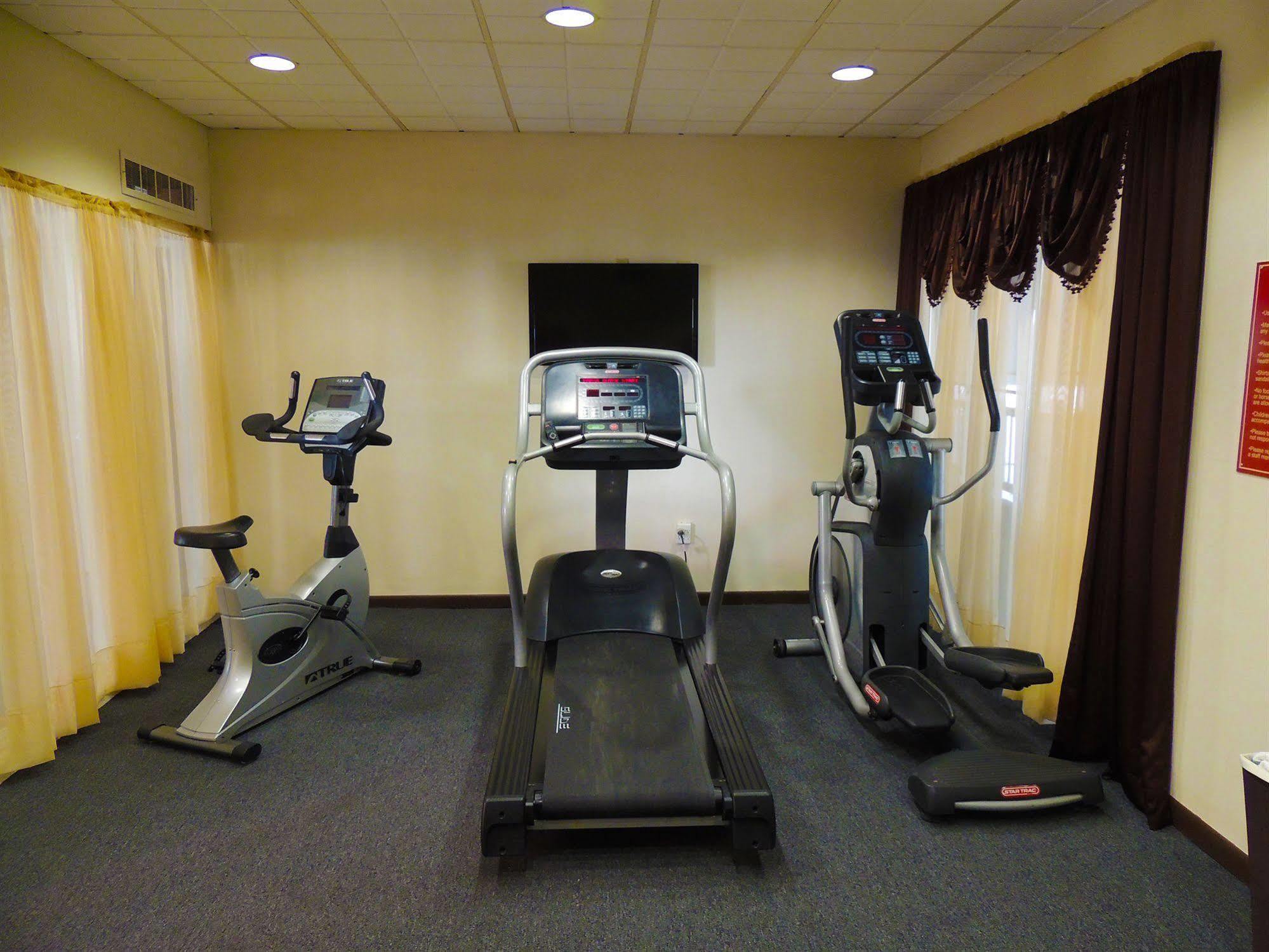Budget Host Inn & Suites Fertility Екстер'єр фото